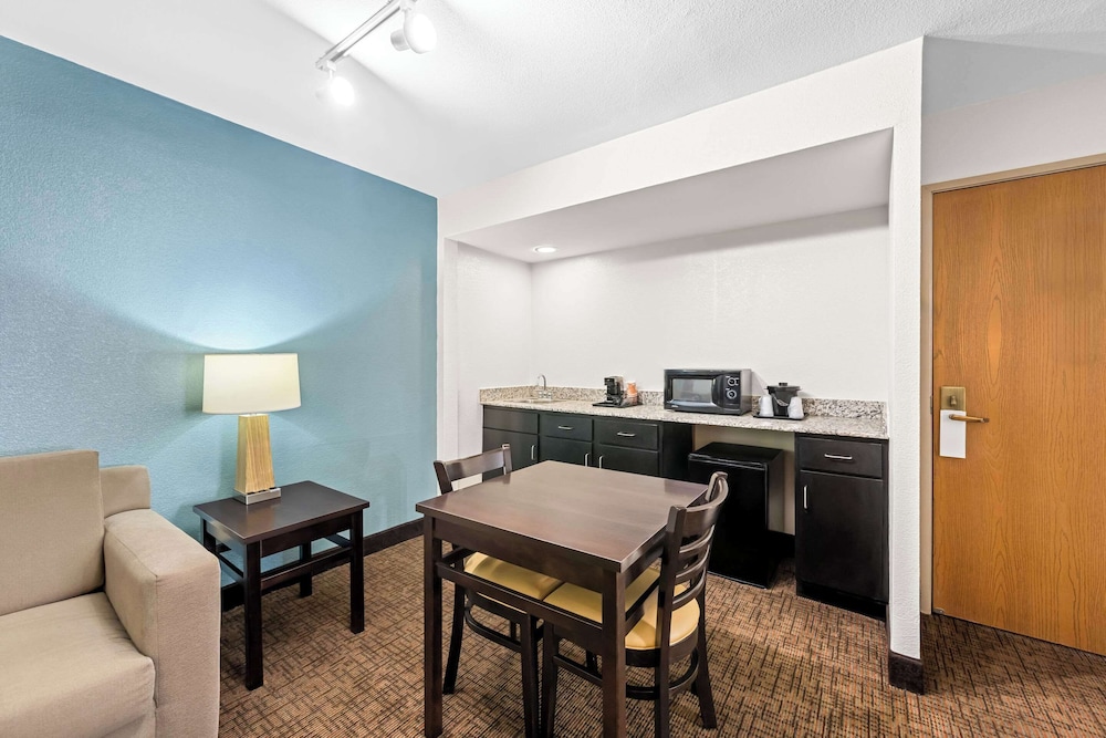 Sleep Inn and Suites Kingsport TriCities Airport 31/50