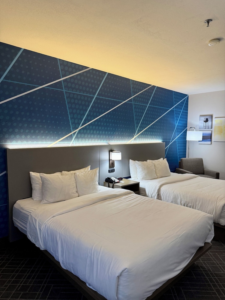 ROOM, KING BED, ACCESSIBLE