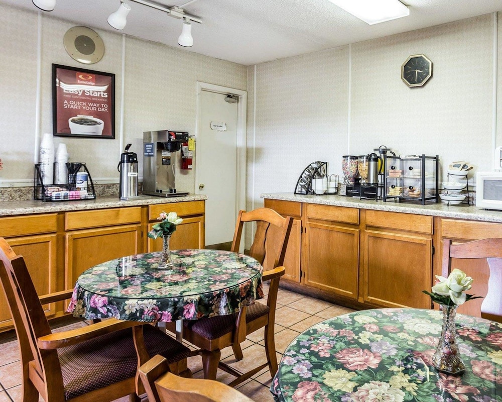 Econo Lodge Inn And Suites Matthews Charlotte 27/28