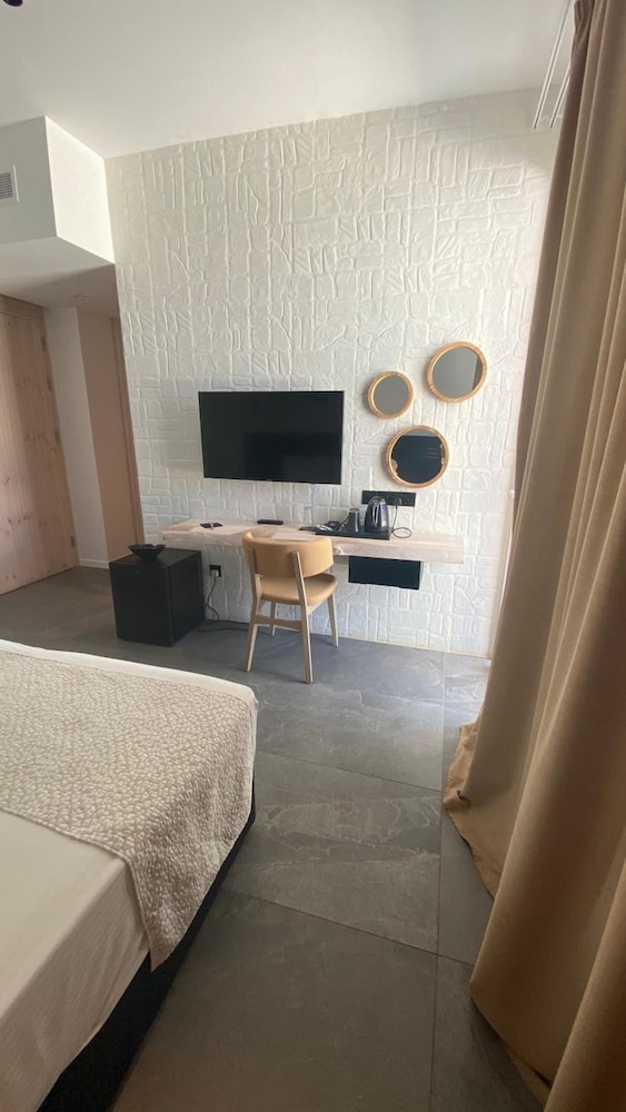 Abacus Suites 18/82