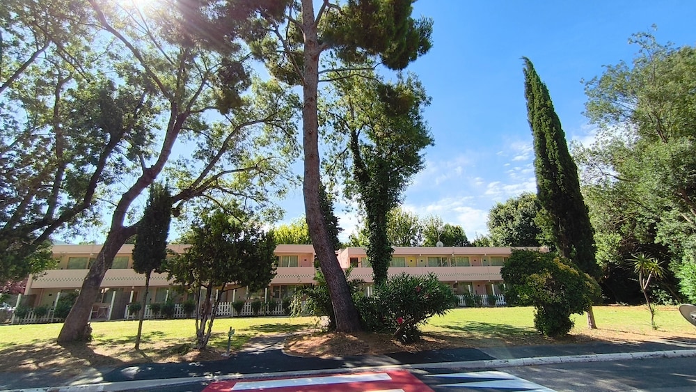 Hollywood Hotel Cannes 33/41