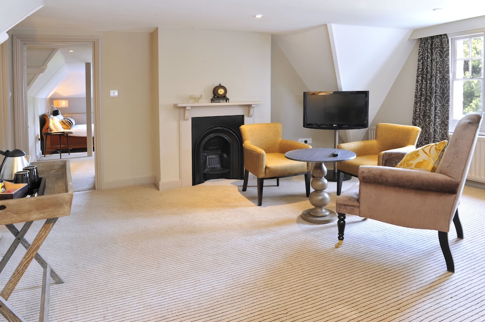 The Crown Manor House Hotel 36/42