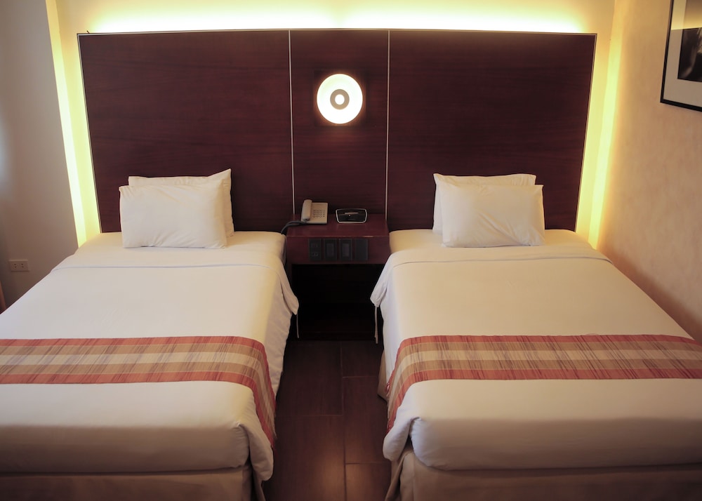Casablanca Suites Near Airport 12/59