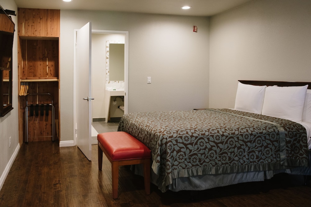 Alamo Inn Suites 22/61