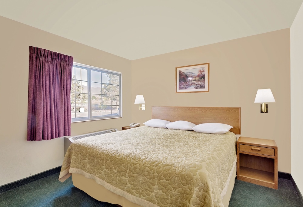 Super 8 by Wyndham Battle Mountain NV 10/20