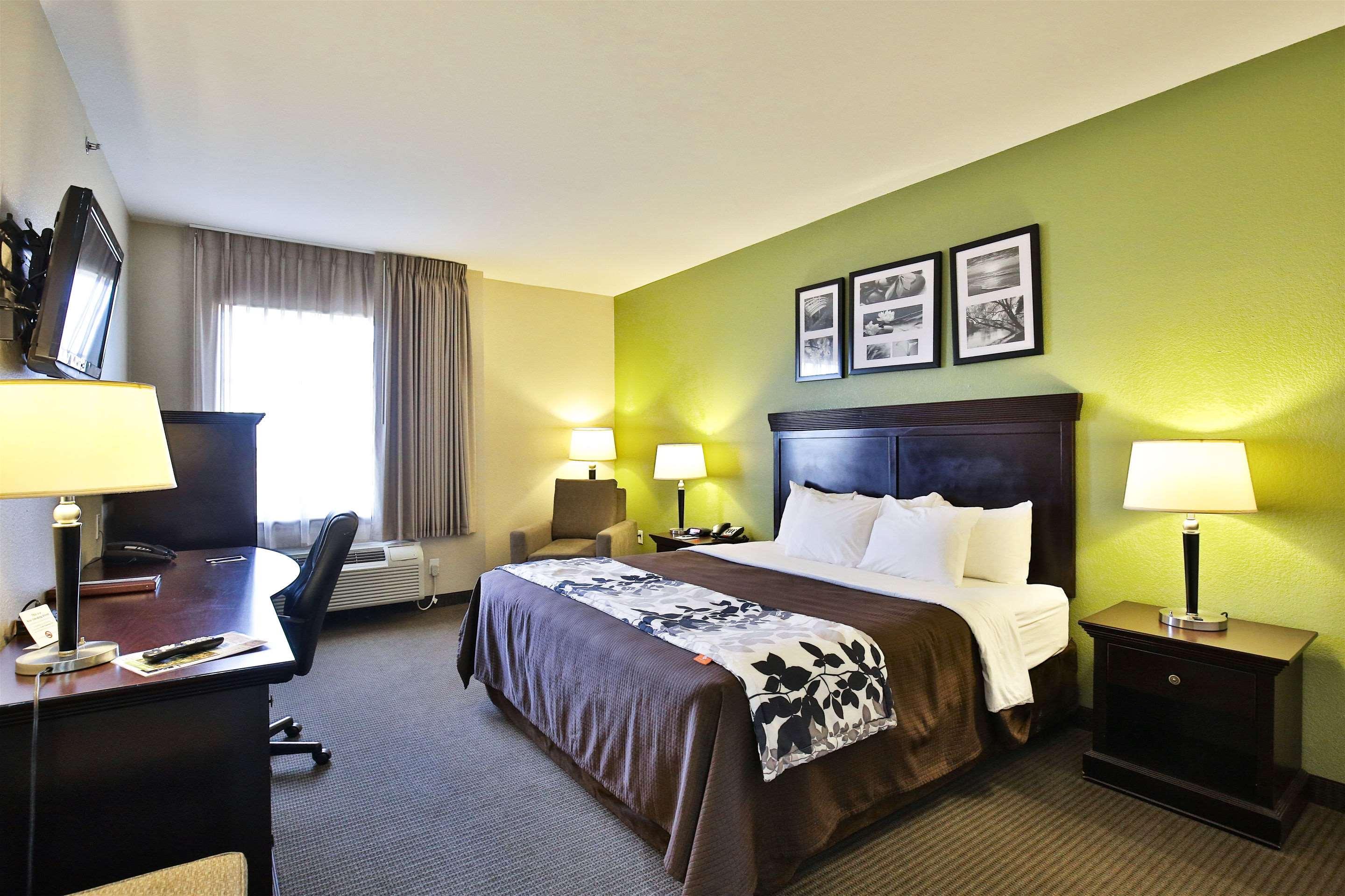 ROOM, KING BED