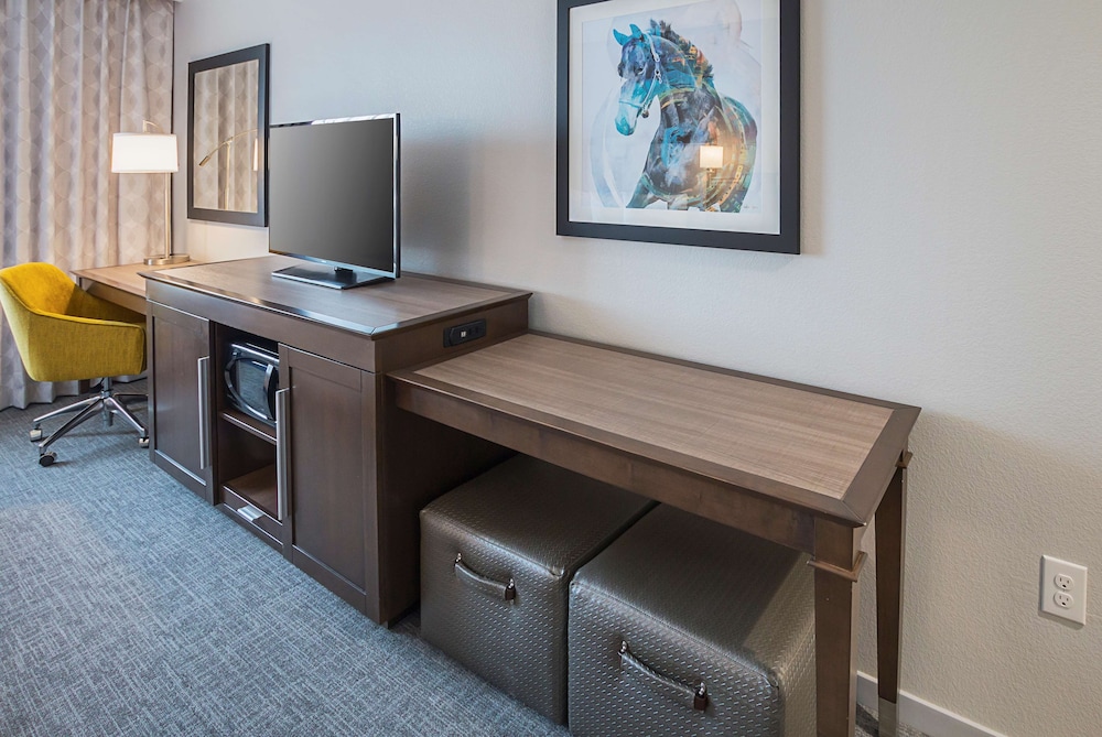 Hampton Inn & Suites Colleyville DFW Airport West 48/50