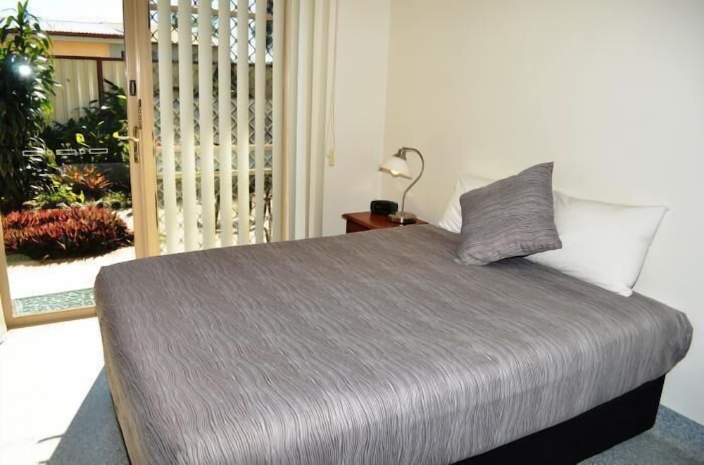 Redland Bay Motel 8/18