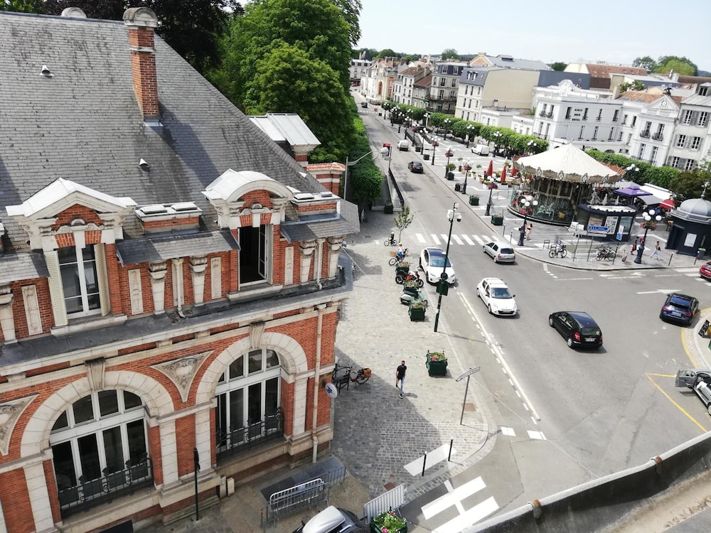 HOTEL BELLE FONTAINEBLEAU 51/56
