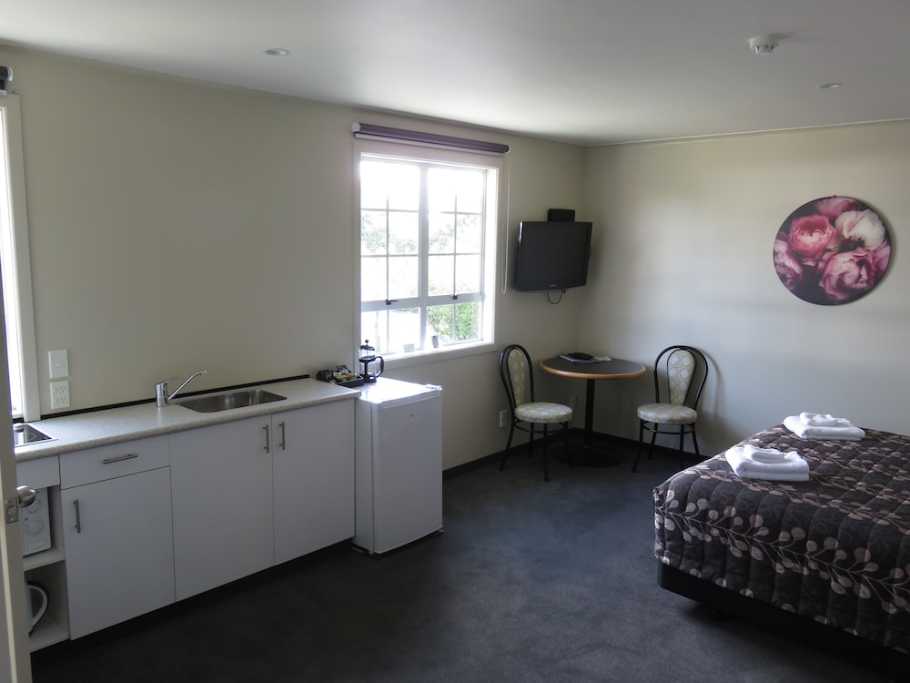 Admirals Motor Lodge 28/71