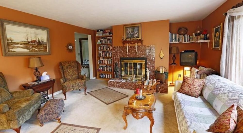 Lil Black Bear Inn 54/74