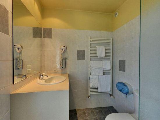 LOGIS AUBERGE DES VIEUX CHENES 23/25