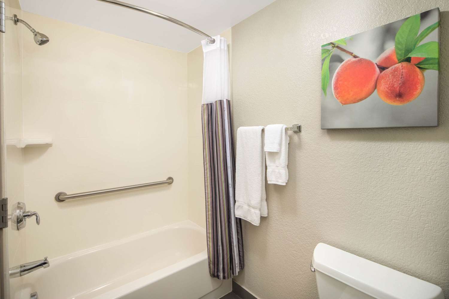 La Quinta Inn & Suites by Wyndham Atlanta Airport North 60/60