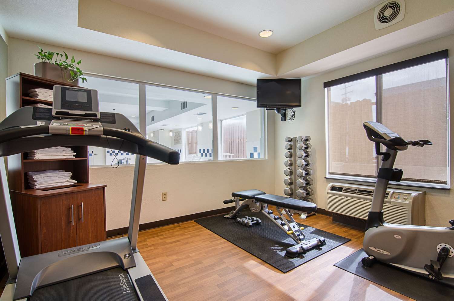 Quality Suites Springdale West I-49 8/19