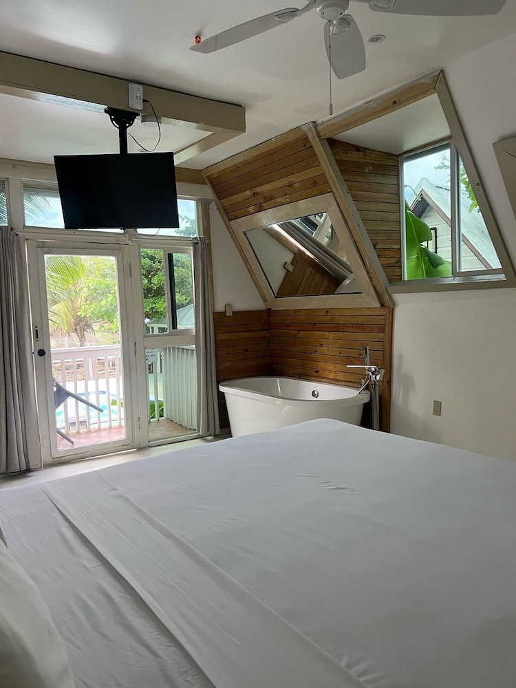 Sea Cliff Resort 18/50