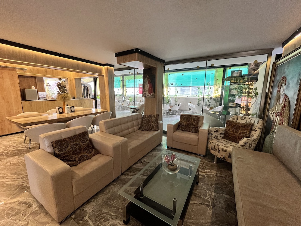 Romeo Beach Hotel 30/46