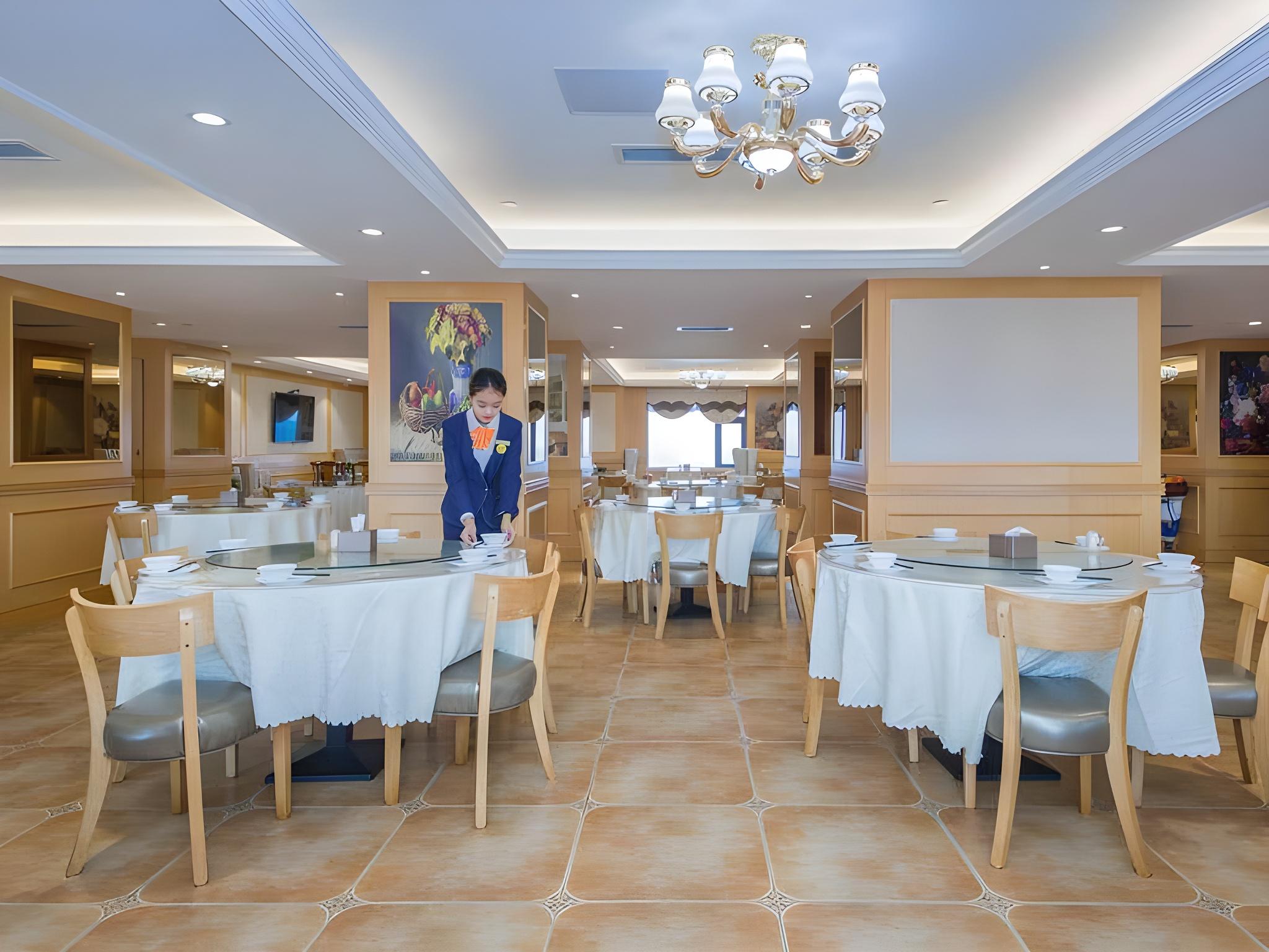 Vienna International Hotel (Huanggang Dongmen Road) 27/37