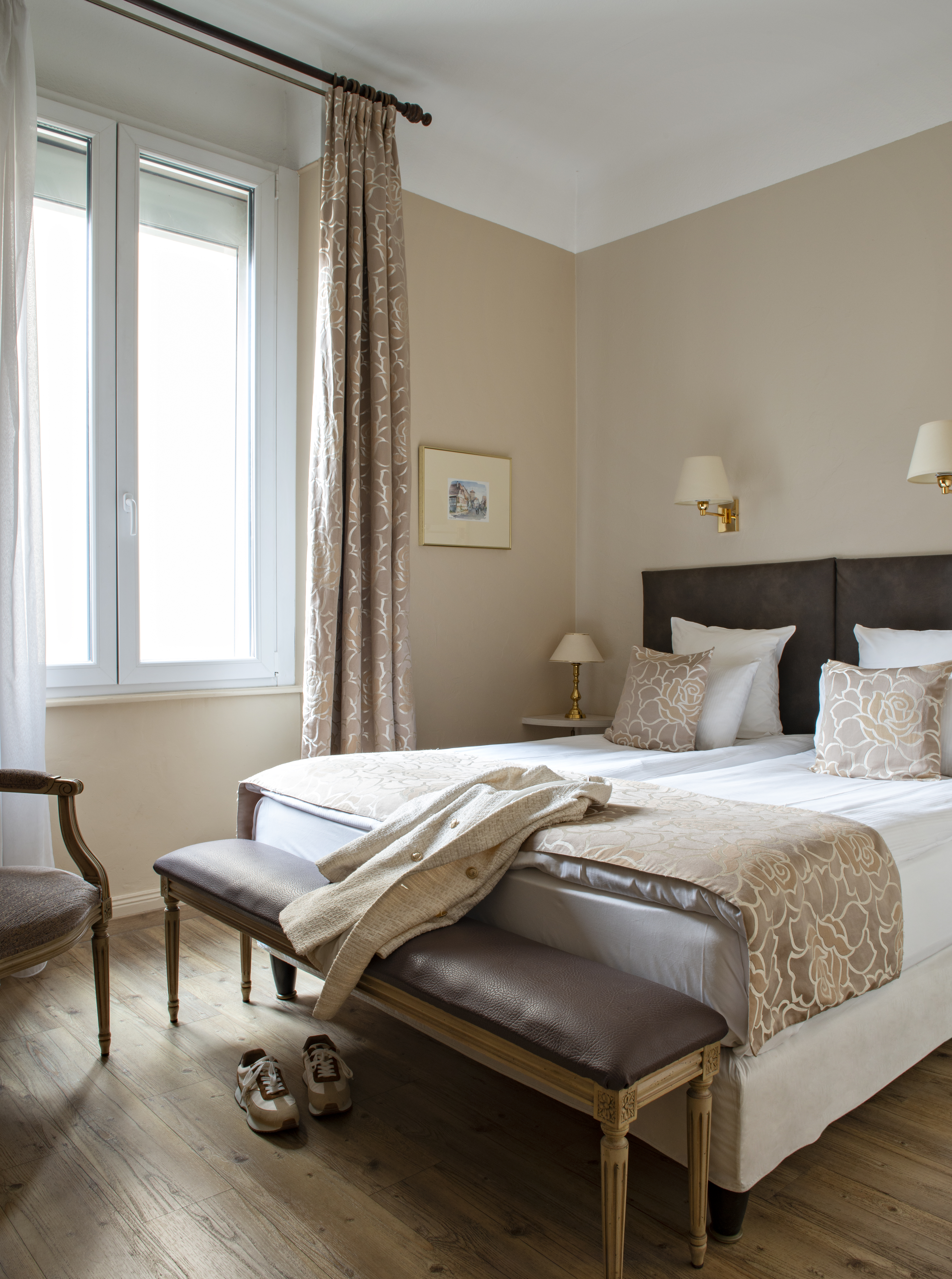 Classic, Queen Bed