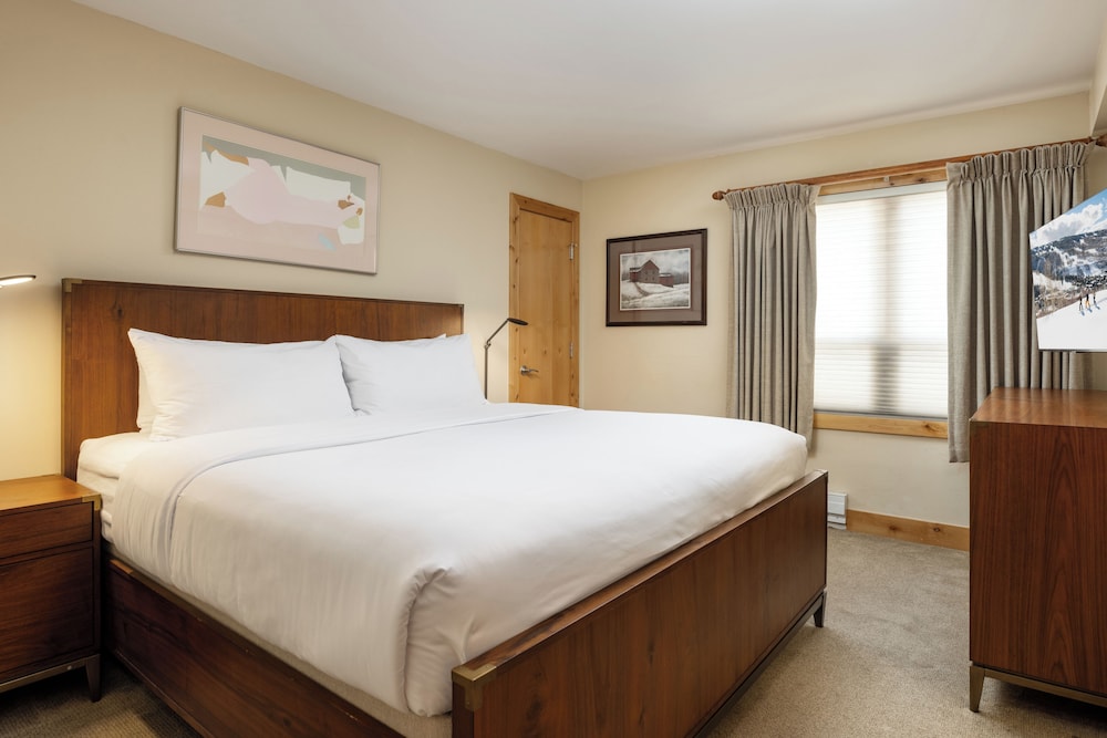Condo, Premier, 1 King and 4 Single Beds