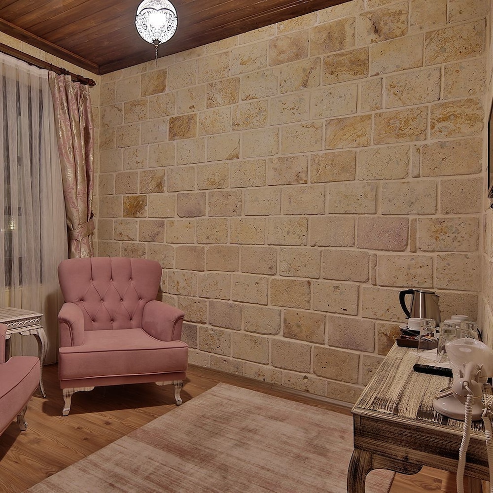 Elevres Stone House Hotel 35/67