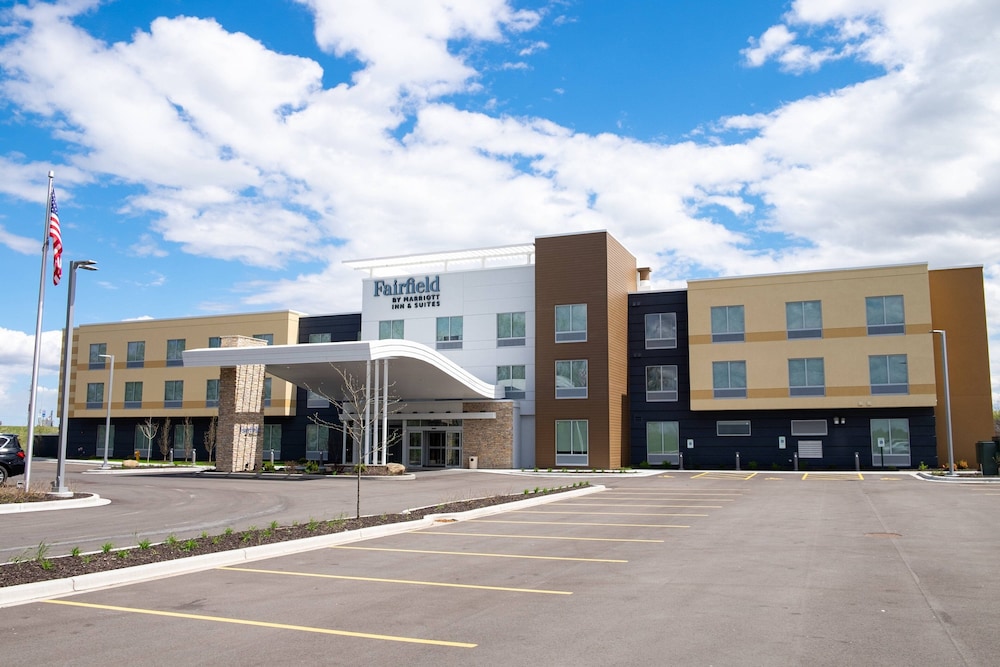 Fairfield Inn & Suites by Marriott Fond du Lac 3/26