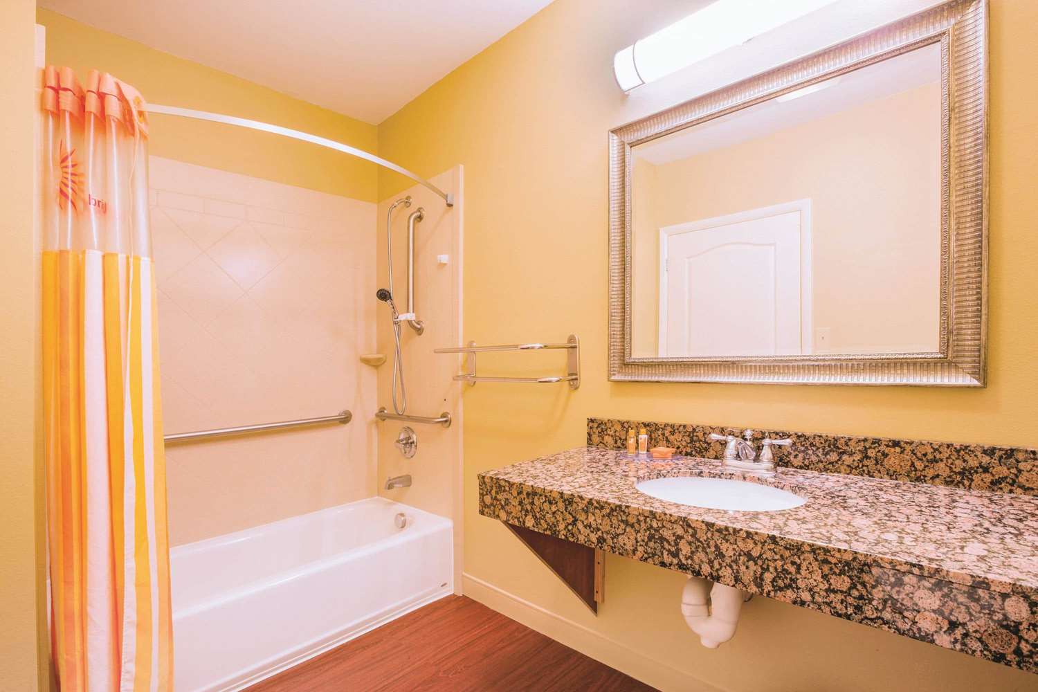 La Quinta Inn & Suites by Wyndham Lexington South / Hamburg 38/40