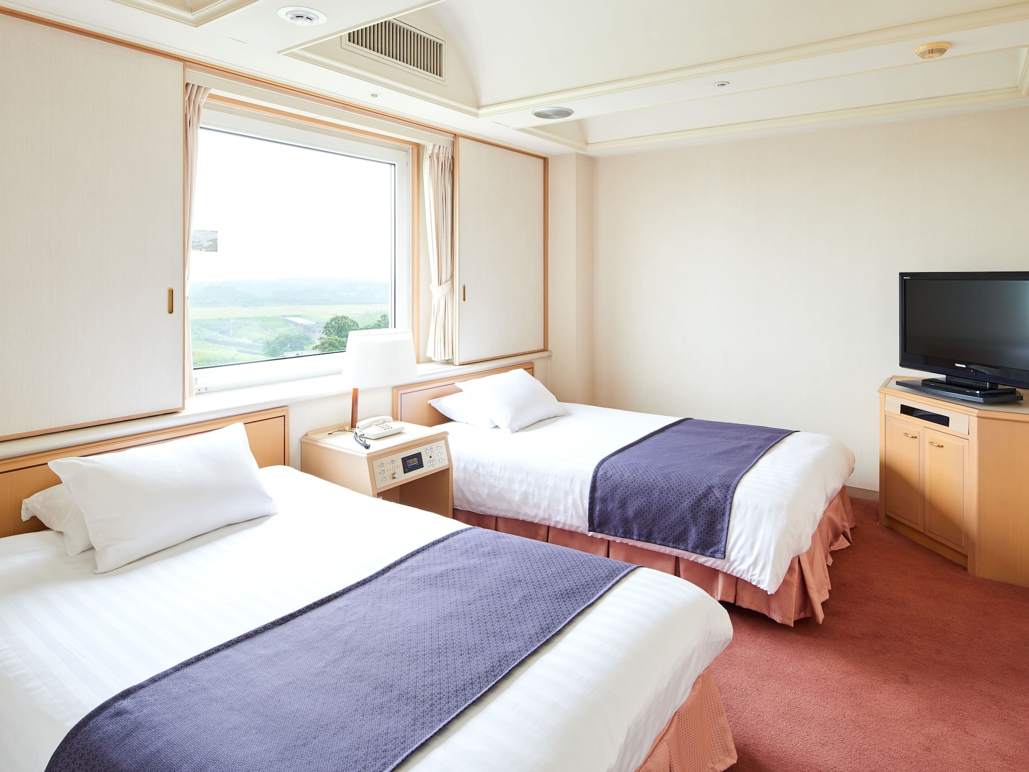 DELUXE, TWIN BEDS