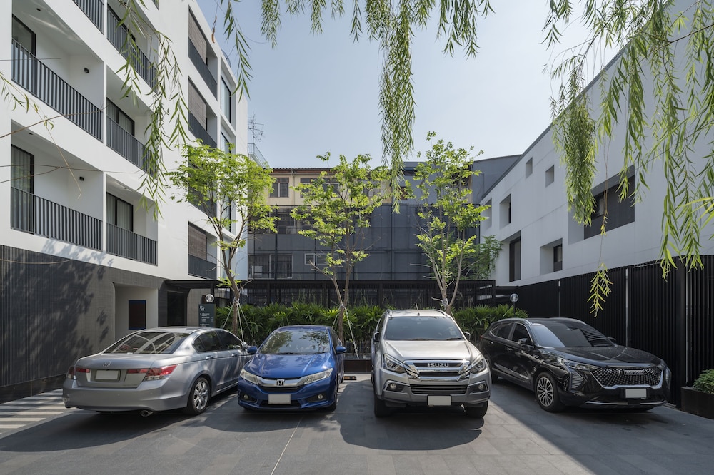 Lilit Bang Lumphu Hotel 56/66