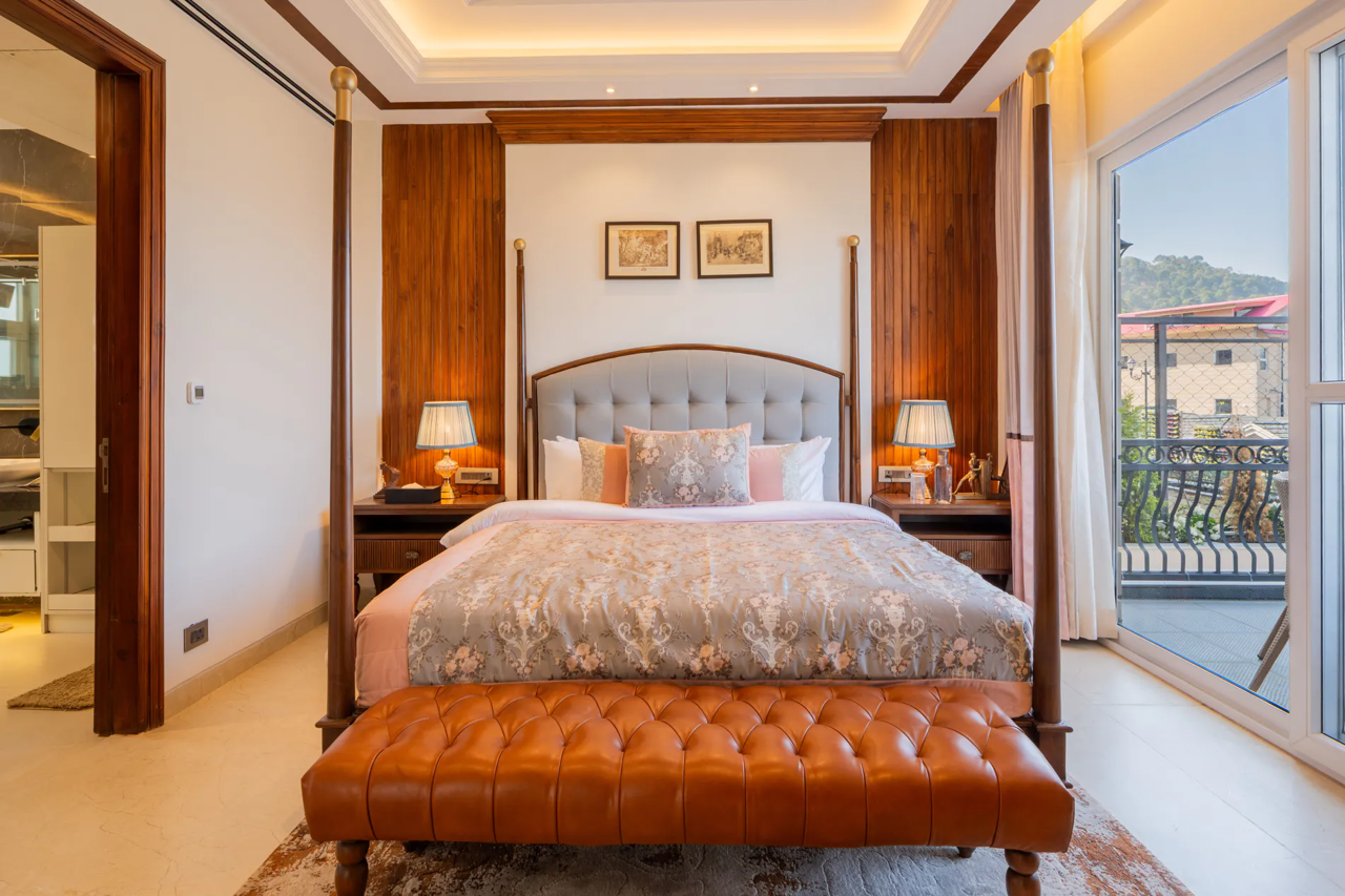 ELIVAAS Prive The Royce Orchid Luxe 4 BHK Hilltop Villa With Steam Room, Pvt Pool & 360 Hill Views 18/40