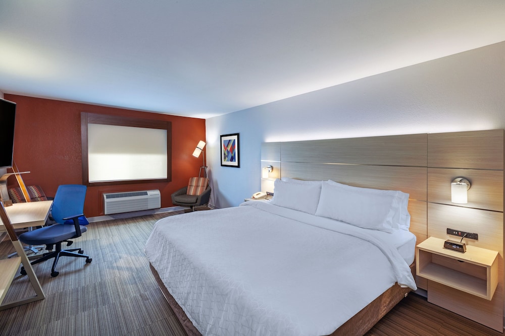 Holiday Inn Express Hotel Suites Jenks 16/72