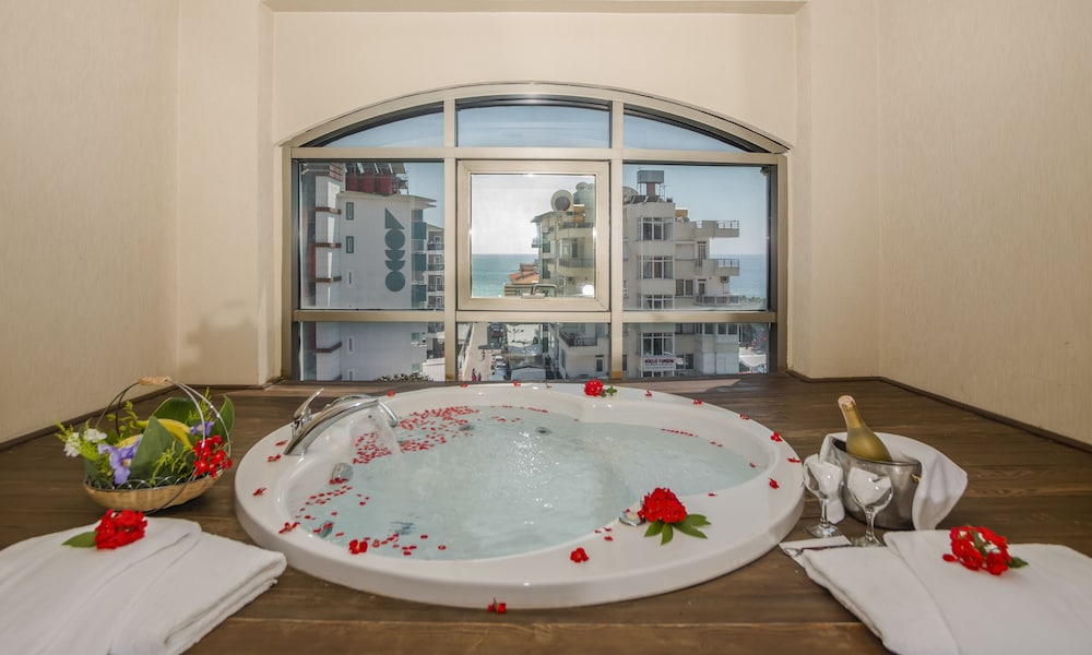 Tac Premier Hotel Spa 52/74