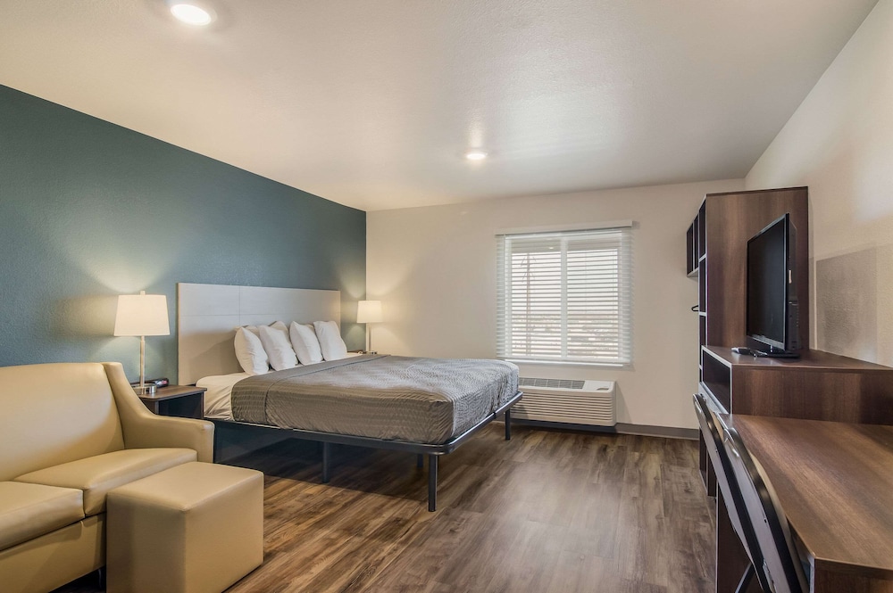 Suite, King Bed, Sofa, Accessible, WoodSpring Suites Broomfield - Westminster 4/10