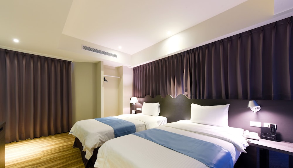 BUSINESS, TWIN BEDS