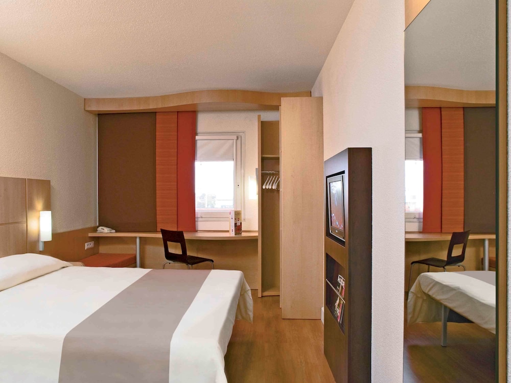 Ibis Vannes 10/59