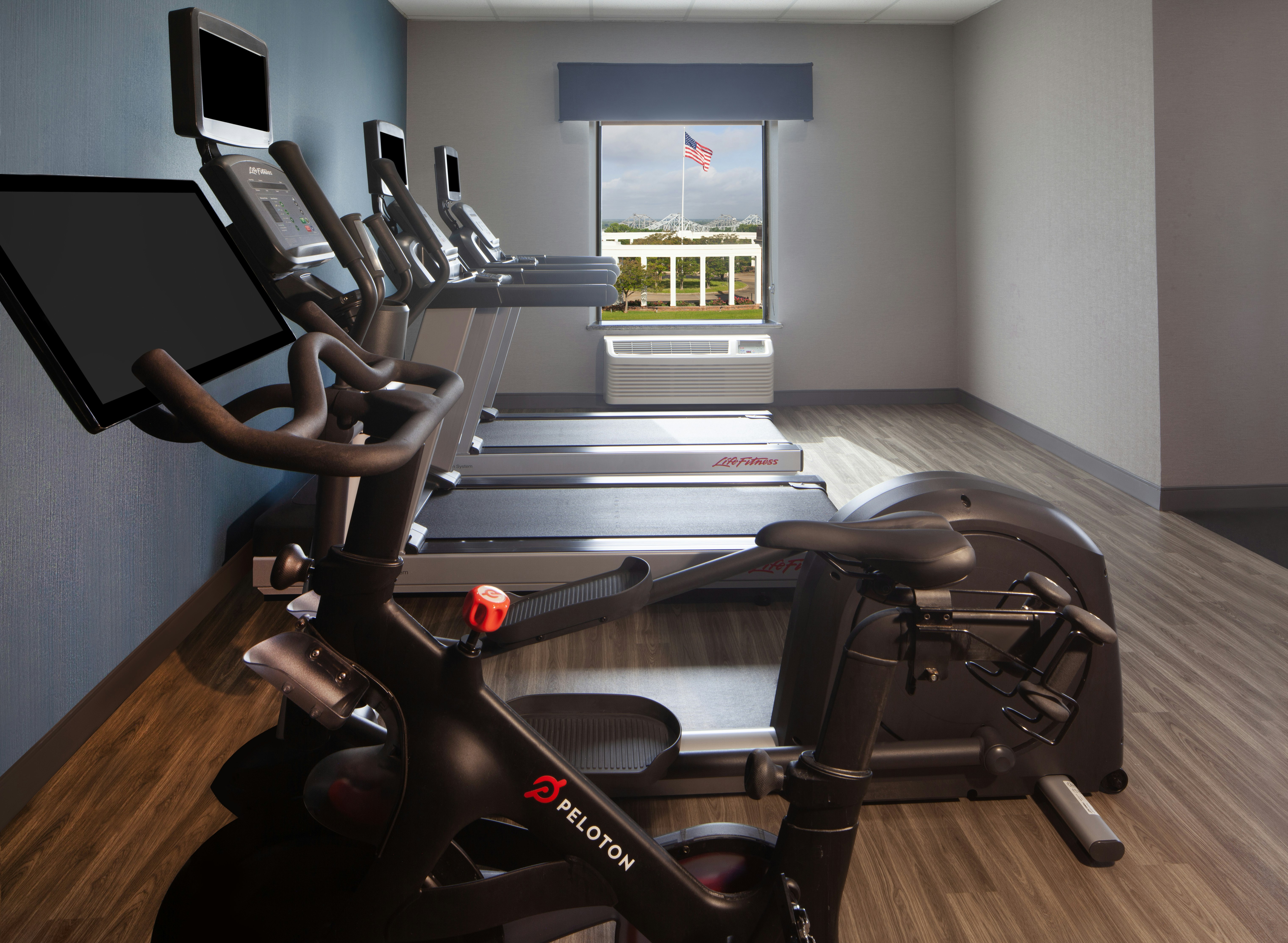 Hampton Inn Suites Natchez 42/78