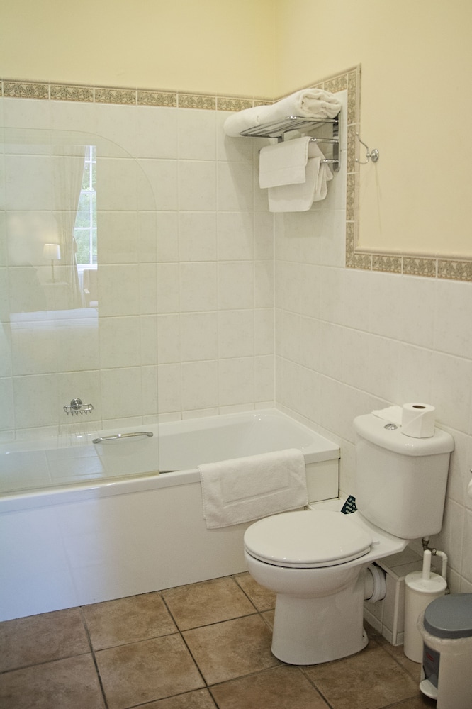 The Waveney House Hotel 57/58
