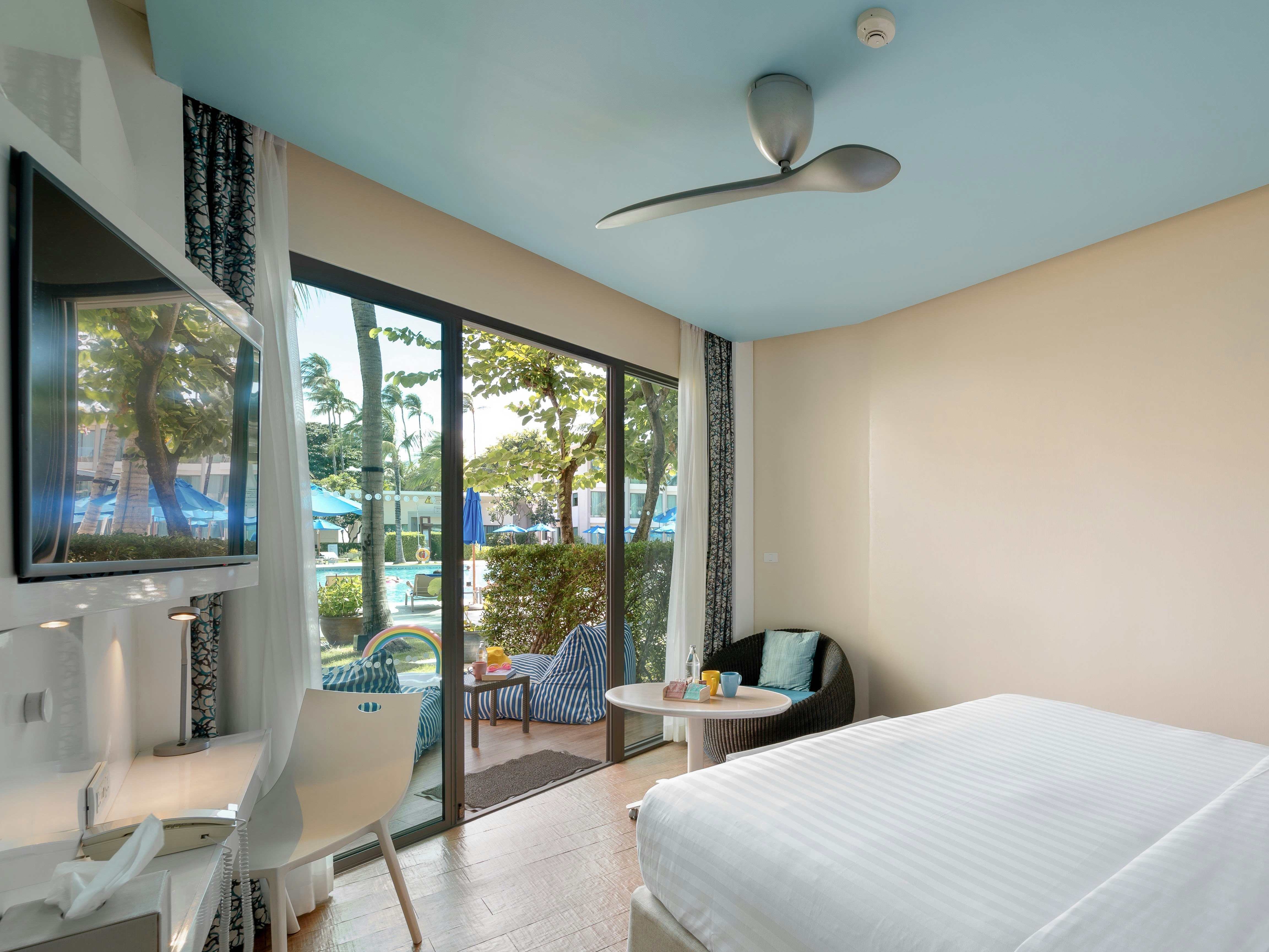 Pool, Deluxe, Twin Beds