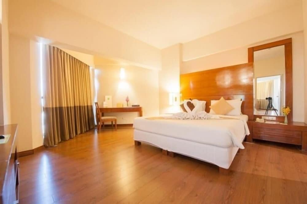 EXECUTIVE, DOUBLE BED, CITY VIEW