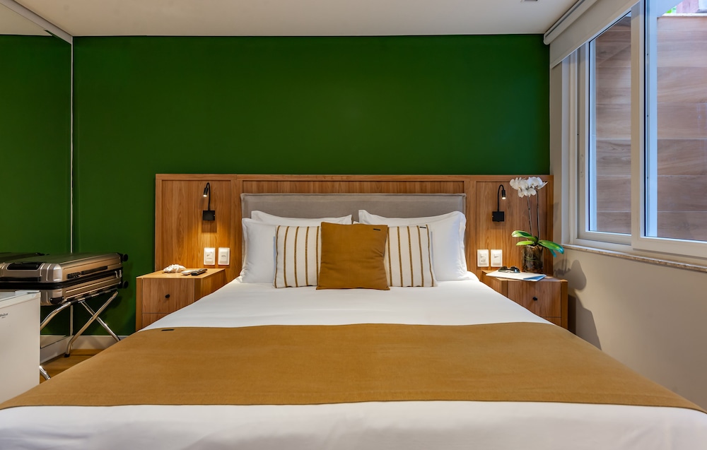 ROOM, DOUBLE BED