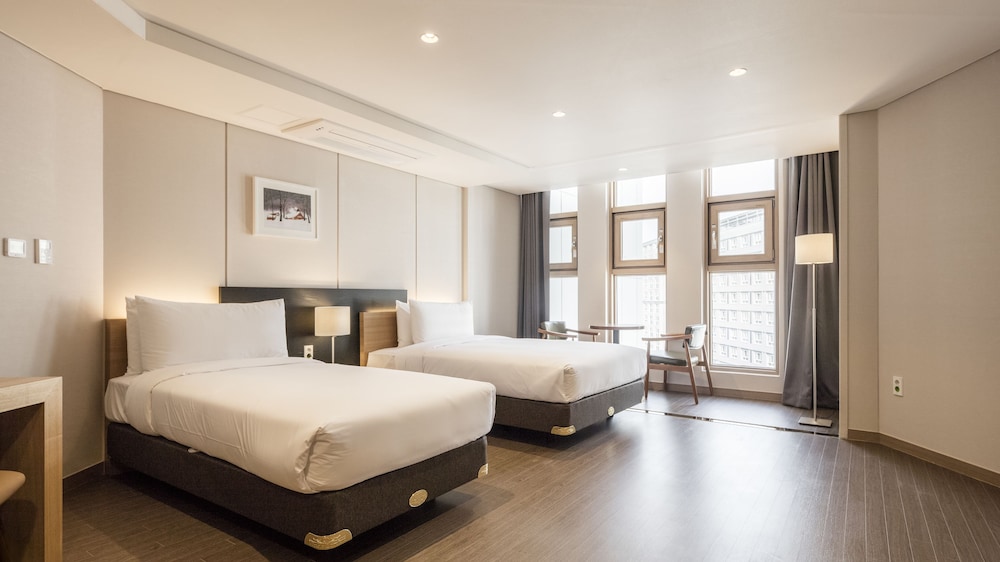 The First Stay Hotel 14/42