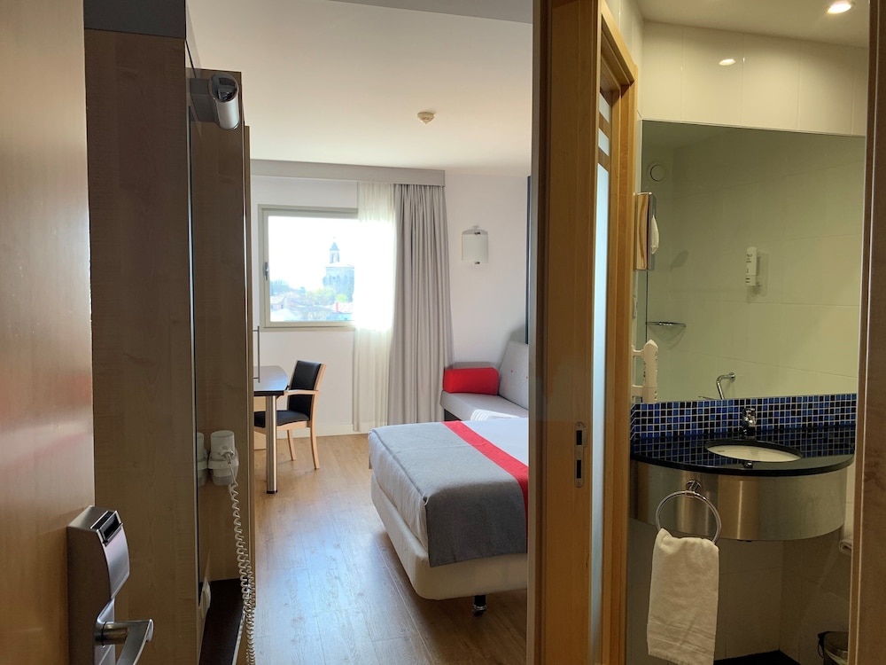 HOLIDAY INN EXPRESS VITORIA 22/43