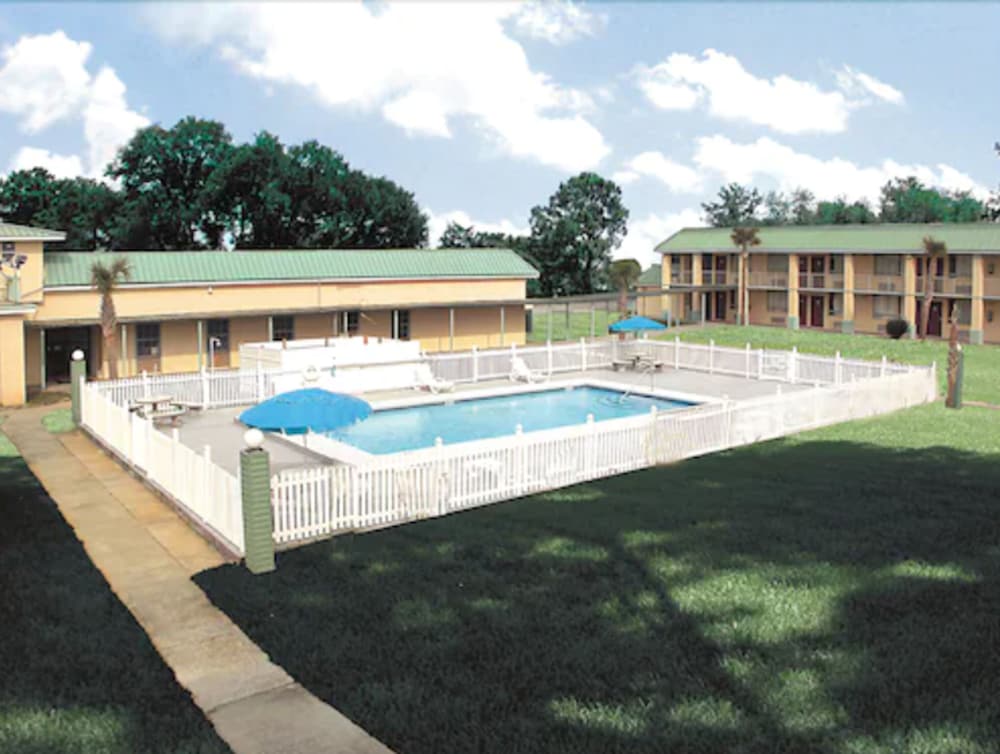 Garden Inn & Suites 7/28