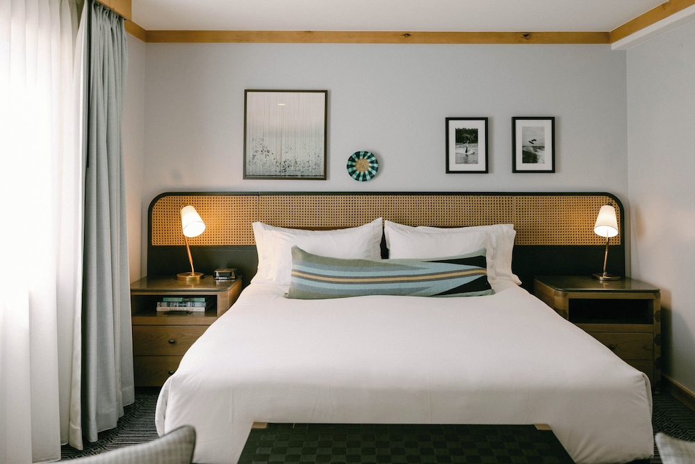 PREMIER, KING BED, ACCESSIBLE