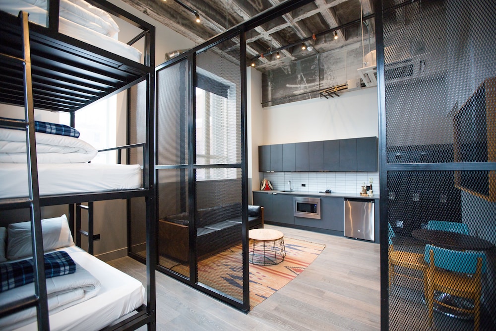 The Chicago Hotel Collection River North 21/60