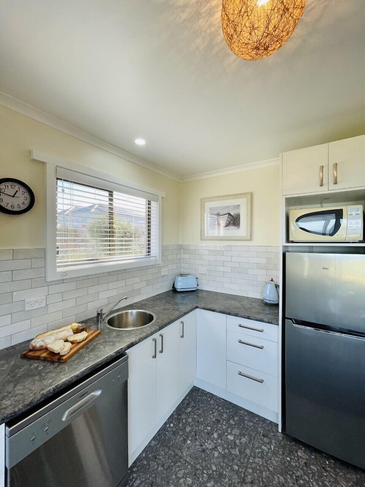 STANLEY VILLAGE WATERFRONT ACCOMMODATION 16/70