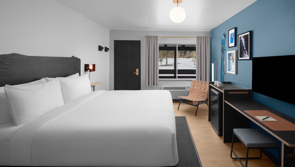 evo Hotel Tahoe City 7/50