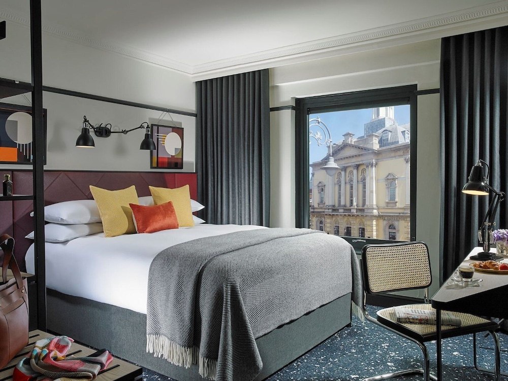 CLASSIC, QUEEN BED