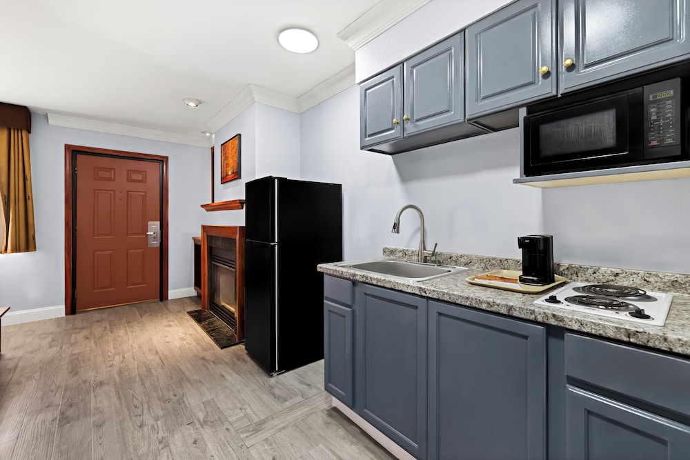 Americas Best Value Inn & Suites - Clarence/Buffalo East 27/49