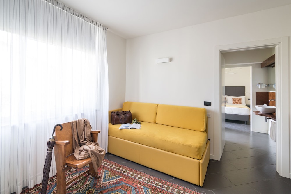 Foyer Boutique Hotel 32/45