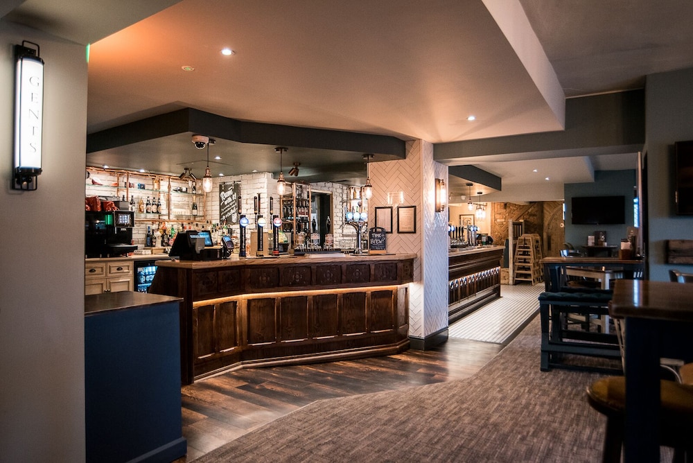 Cat and Lion Country Pub and Hotel 37/51